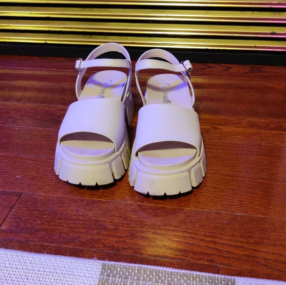 Chunky Heel Sandal in Bone White - Picture 4 of 12